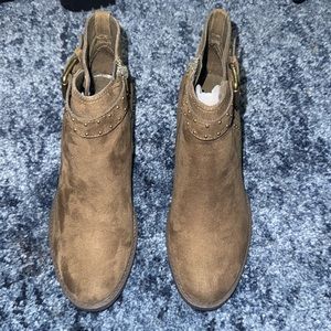 Never worn cute wedge booties